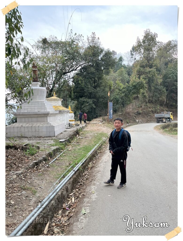 Way to Tashi Tenka, Yuksom